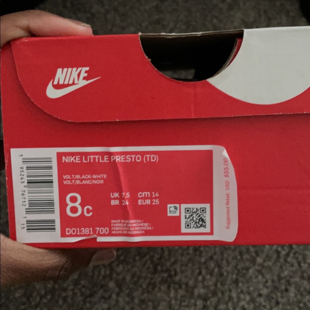 I’m selling some brand-new Nikes my baby can’t fit them so yea n they fresh